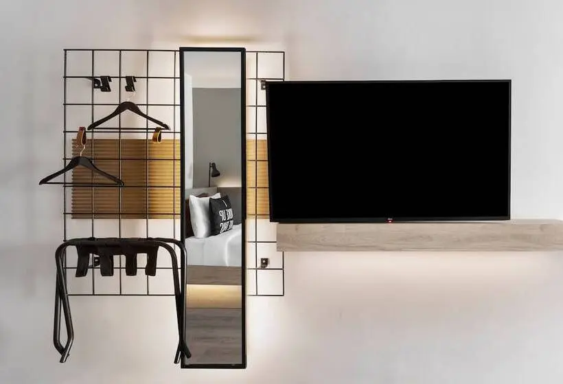 Camera Standard Vista Città, Moxy Barcelona