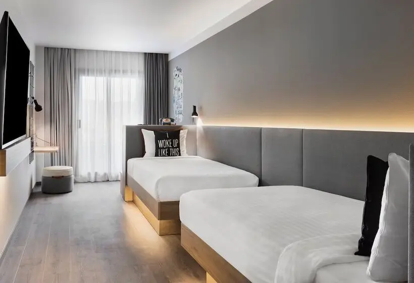 Camera Standard Vista Città, Moxy Barcelona