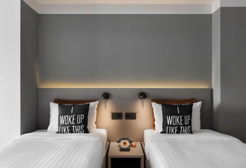 Camera Standard con Balcone, Moxy Barcelona