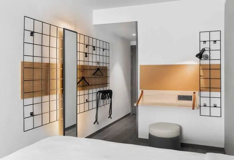 Camera Standard con Balcone, Moxy Barcelona