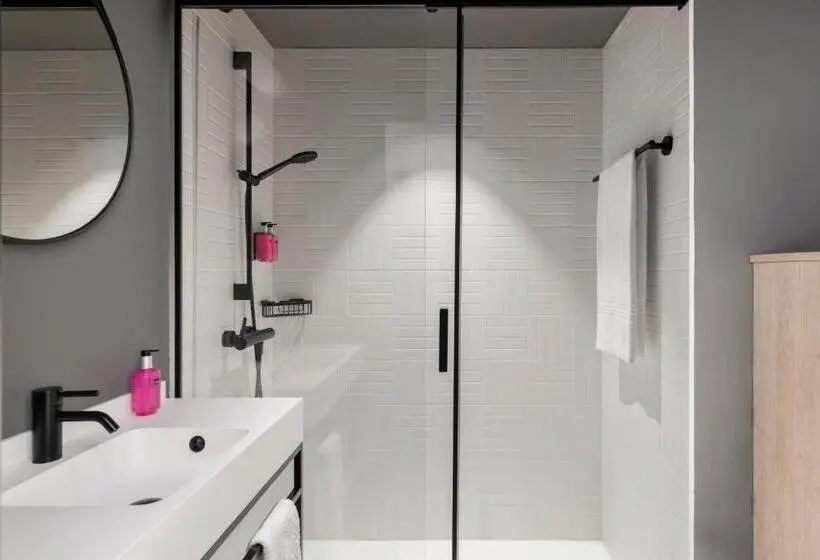 Camera Standard Singola con Balcone, Moxy Barcelona