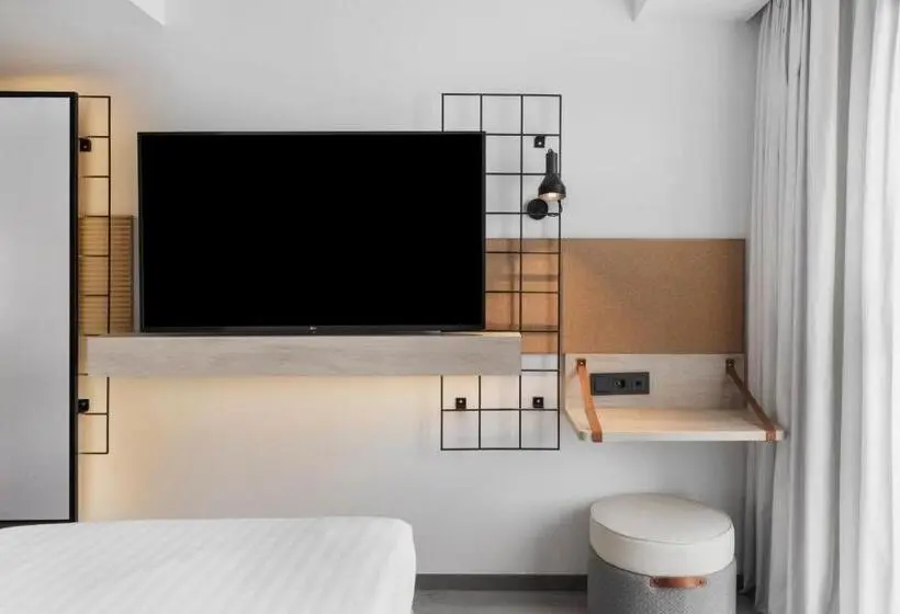 Camera Standard Singola con Balcone, Moxy Barcelona