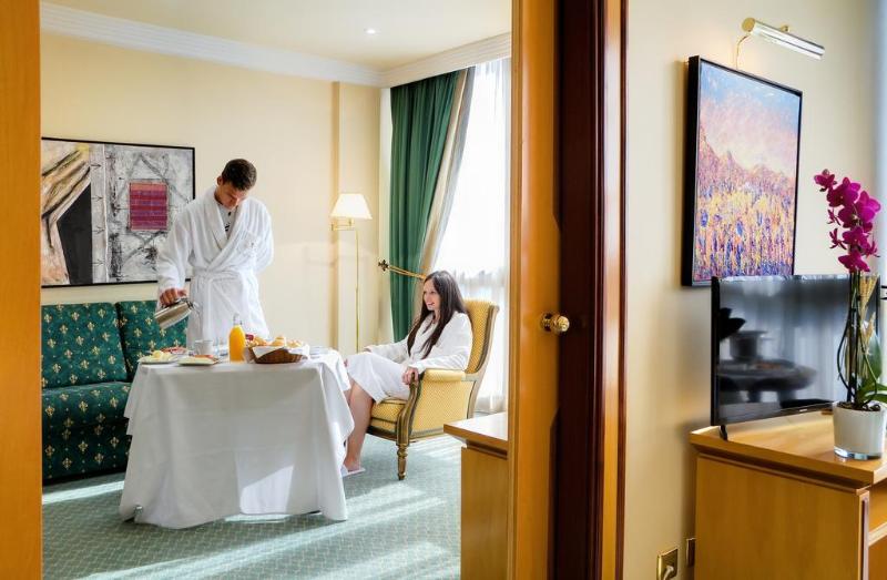 スイート, Oca Puerta Del Camino