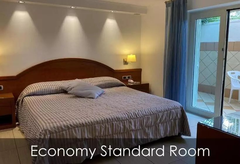 Economy Triple Room, Olimpico