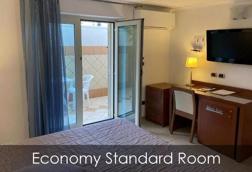 Economy Triple Room, Olimpico