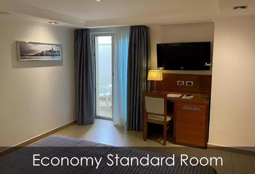 Economy Triple Room, Olimpico