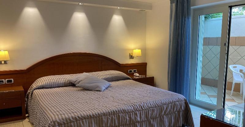 エコノミー４人部屋, Olimpico