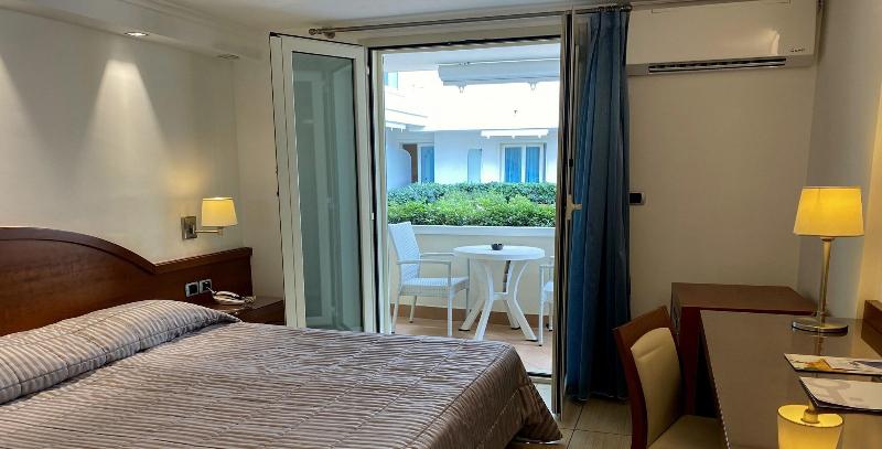 エコノミー４人部屋, Olimpico