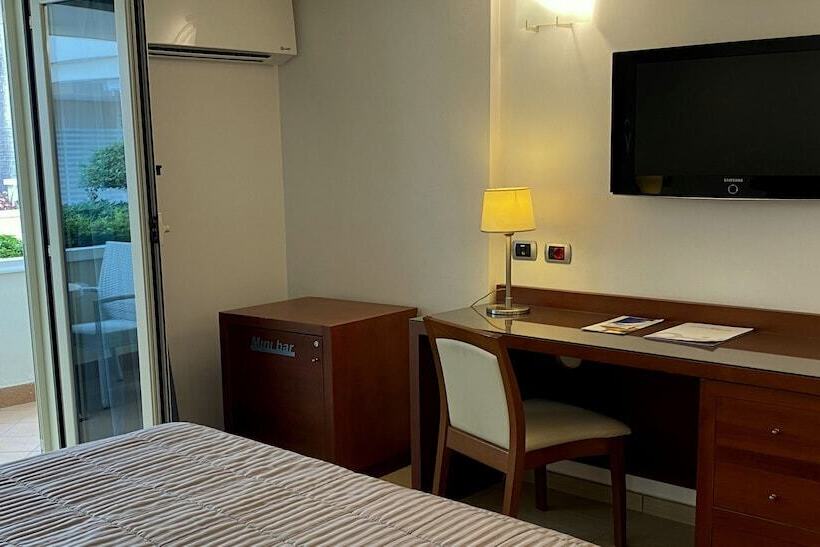 エコノミー４人部屋, Olimpico