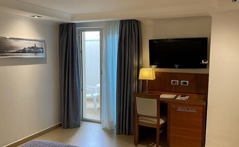 エコノミー４人部屋, Olimpico