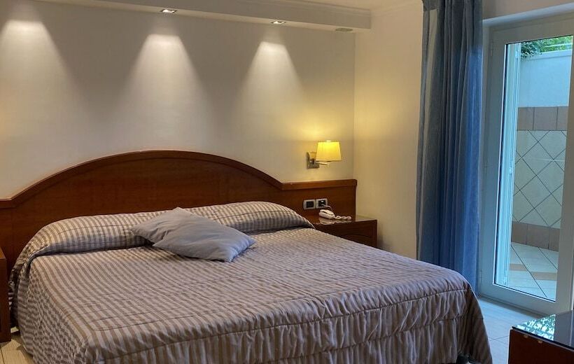 エコノミー４人部屋, Olimpico