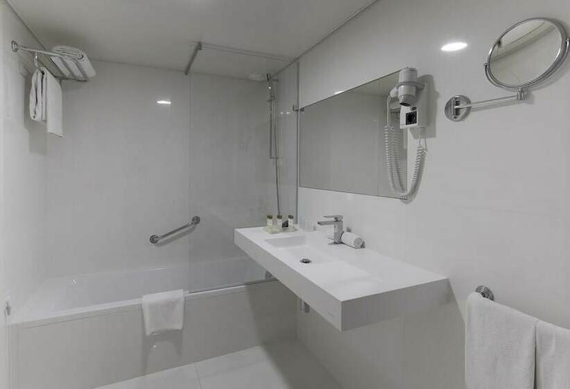 اتاق استاندارد, Olissippo Marques De Sa