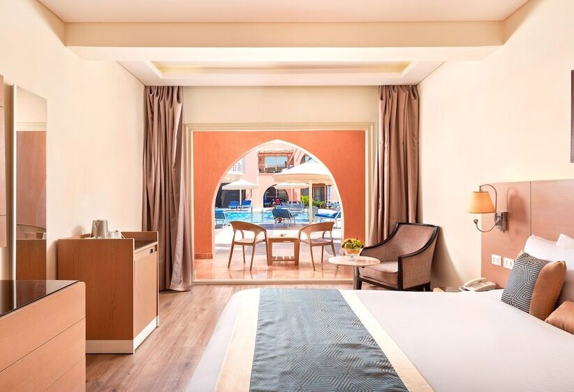 プールの見えるデラックスルーム, Pickalbatros Alf Leila Wa Leila Resort  Neverland Hurghada
