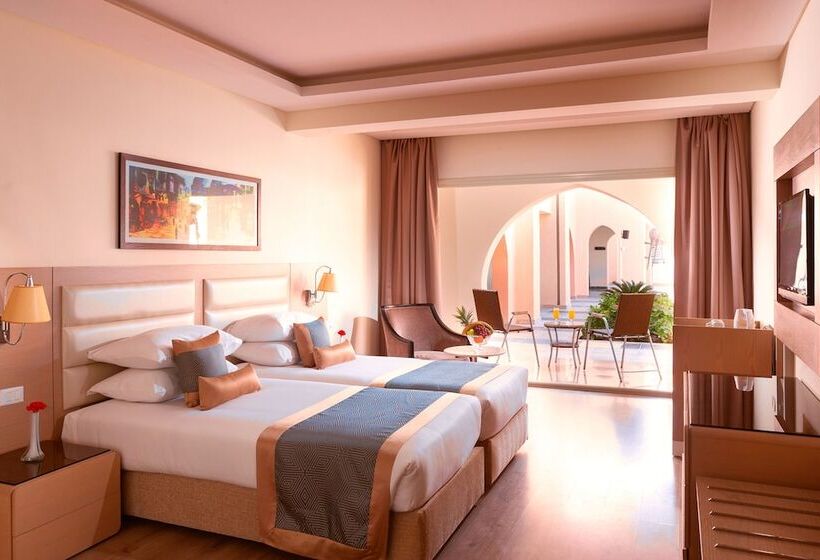 プールの見えるデラックスルーム, Pickalbatros Alf Leila Wa Leila Resort  Neverland Hurghada