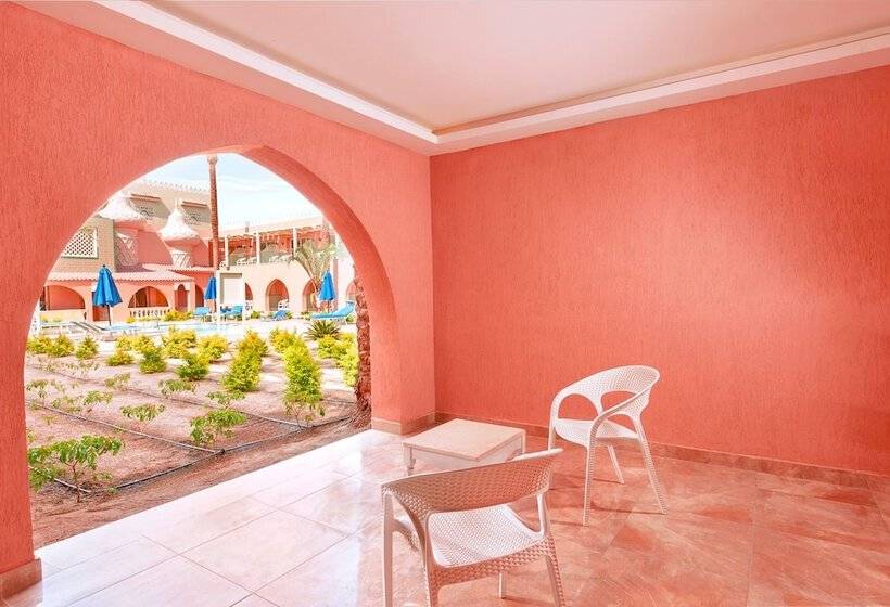 プールの見えるデラックスルーム, Pickalbatros Alf Leila Wa Leila Resort  Neverland Hurghada