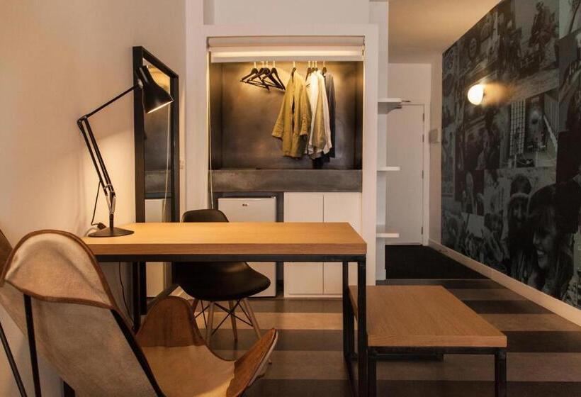 اتاق سوپریور با بالکن, Sixties Ramblas