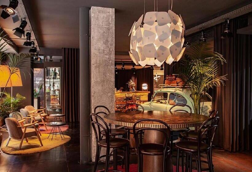 اتاق سوپریور با بالکن, Sixties Ramblas