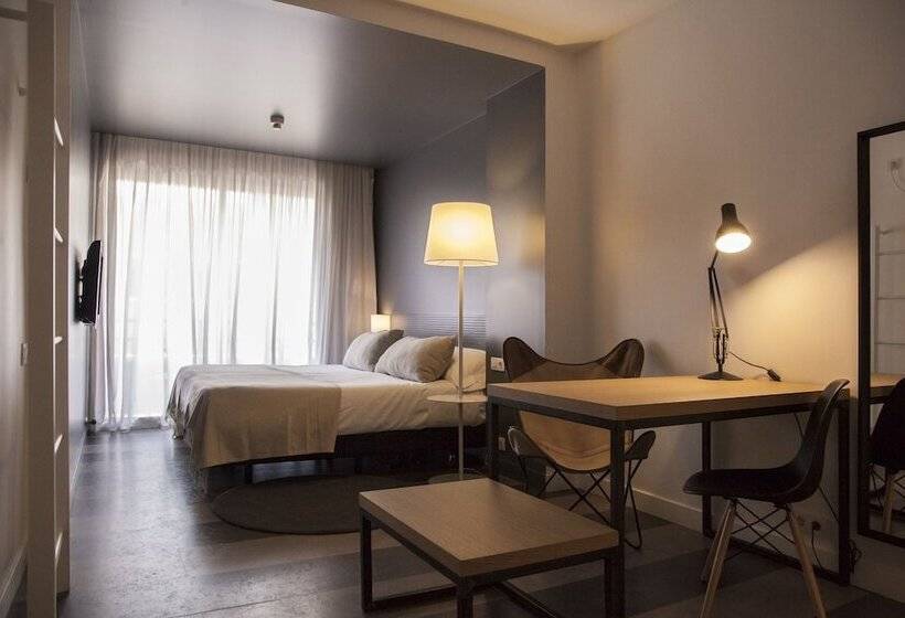 اتاق سوپریور با بالکن, Sixties Ramblas