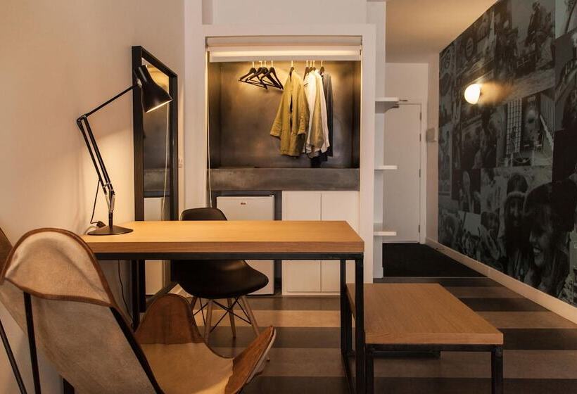 اتاق سوپریور با بالکن, Sixties Ramblas