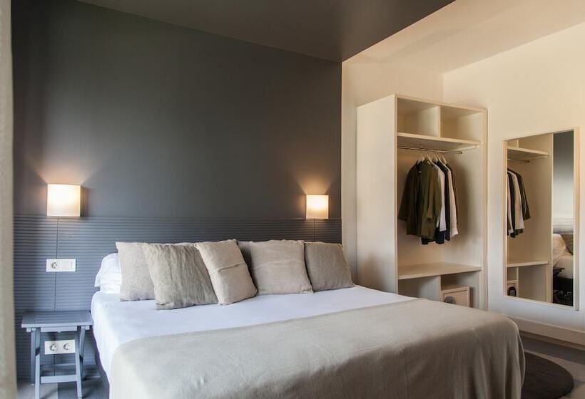 Superior Room with Terrace, Sixties Ramblas