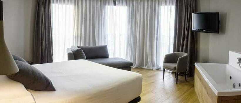 주니어 스위트, Zenit Vigo