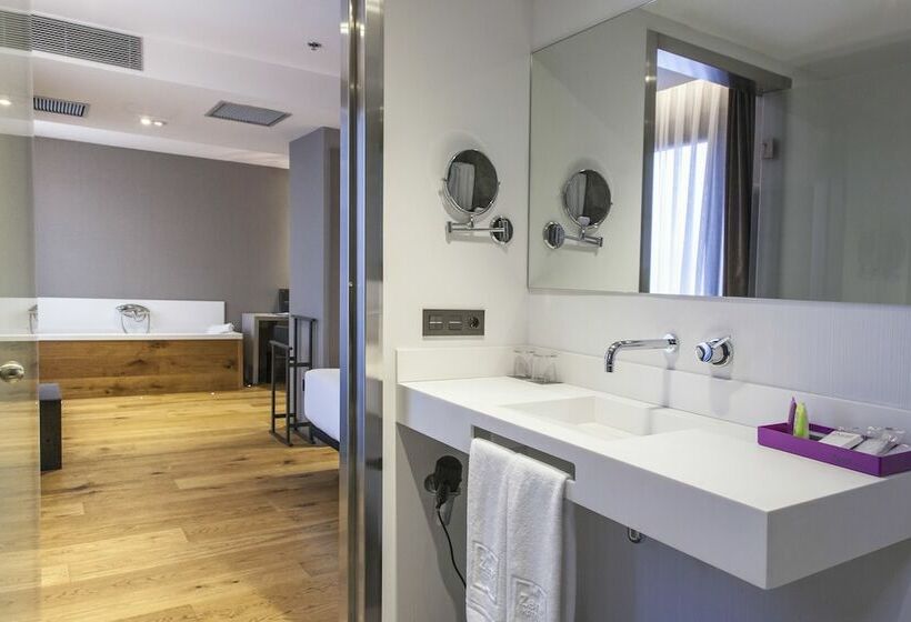 주니어 스위트, Zenit Vigo