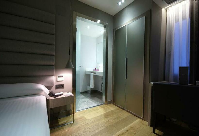 이코노미 싱글 룸, Zenit Vigo