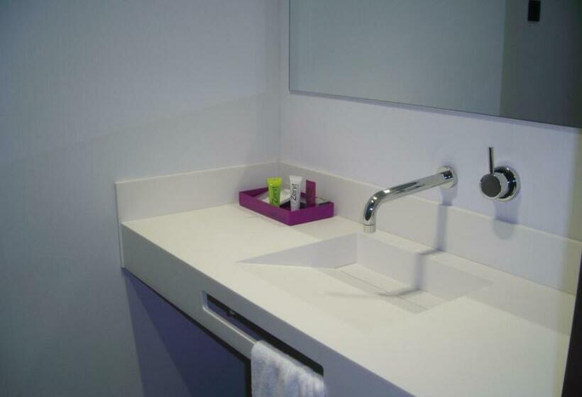 이코노미 싱글 룸, Zenit Vigo