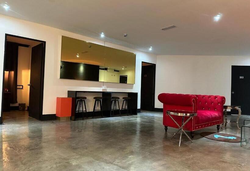 Casă 4 Dormitoare, Cj House