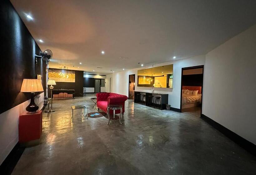 Casă 4 Dormitoare, Cj House