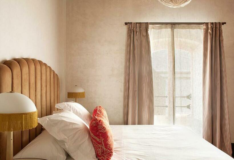 اتاق استاندارد, La Bionda