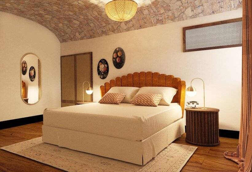 اتاق سوپریور, La Bionda