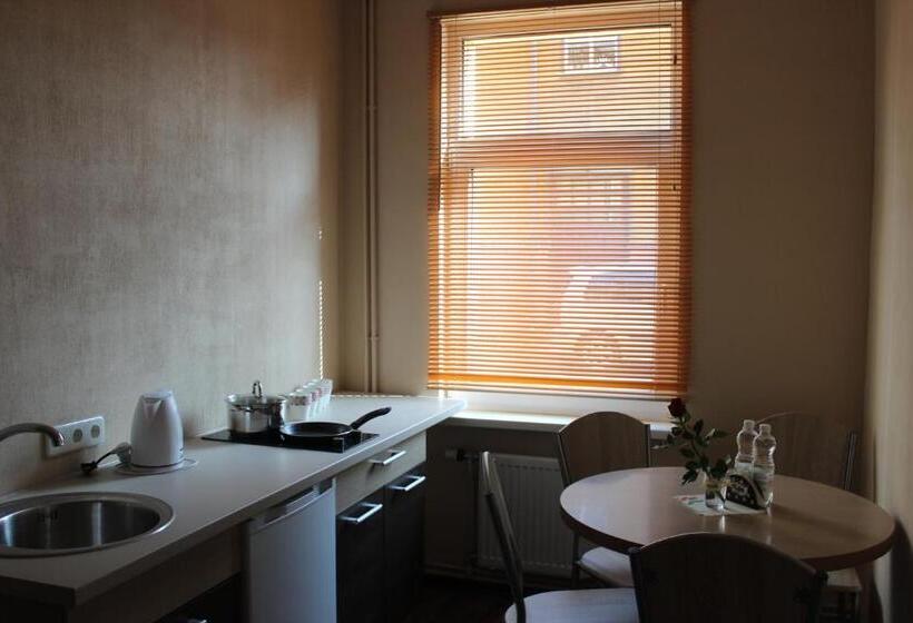 اتاق خانوادگی, Windrose