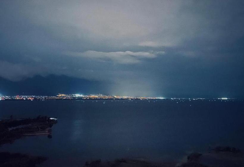 Suite with lake view, Ning House Lake View Inn