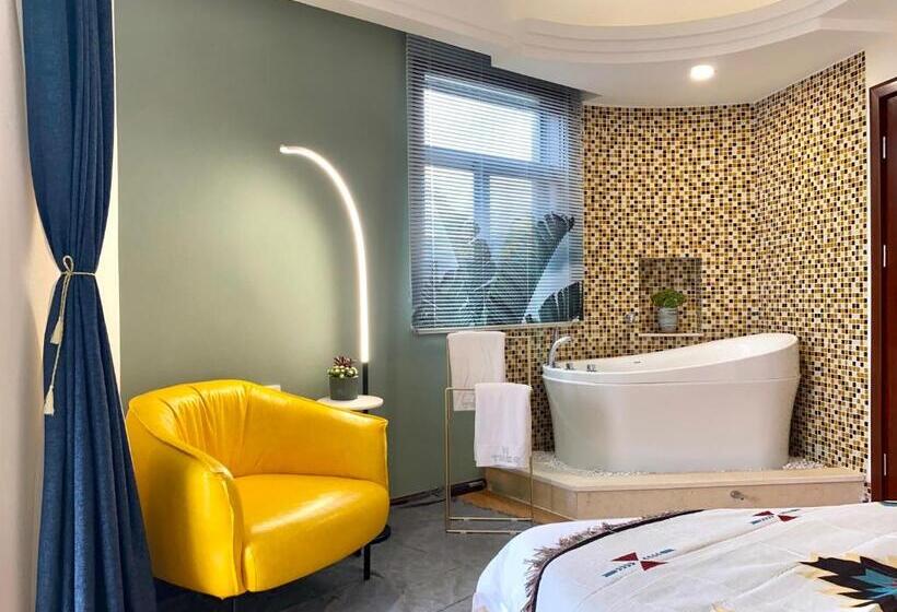 Suite with lake view, Ning House Lake View Inn