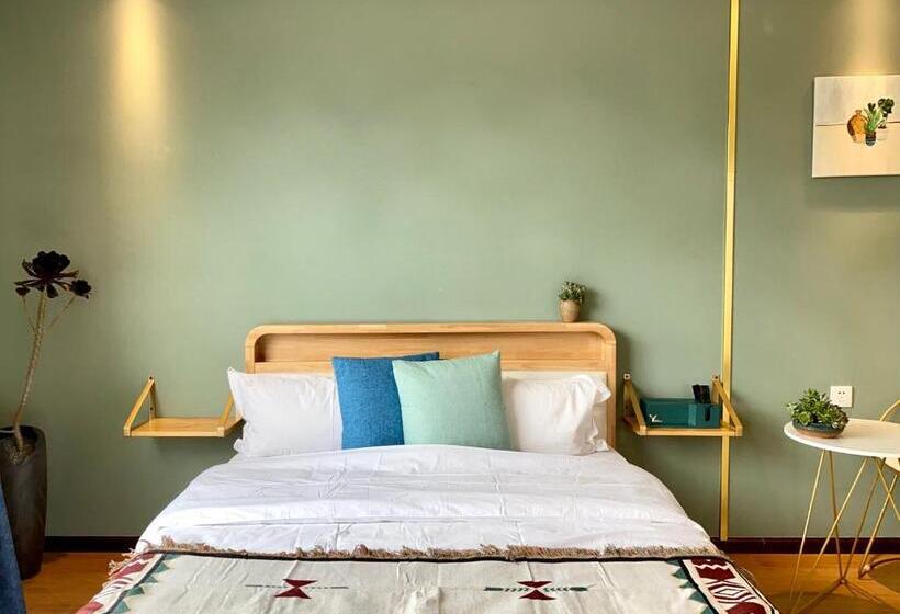 Suite with lake view, Ning House Lake View Inn