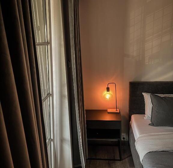 اتاق استاندارد با سرویس بهداشتی مشترک, Vanaga Ligzda