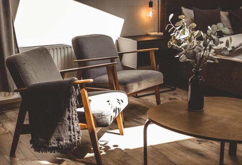 اتاق سوپریور, Vanaga Ligzda