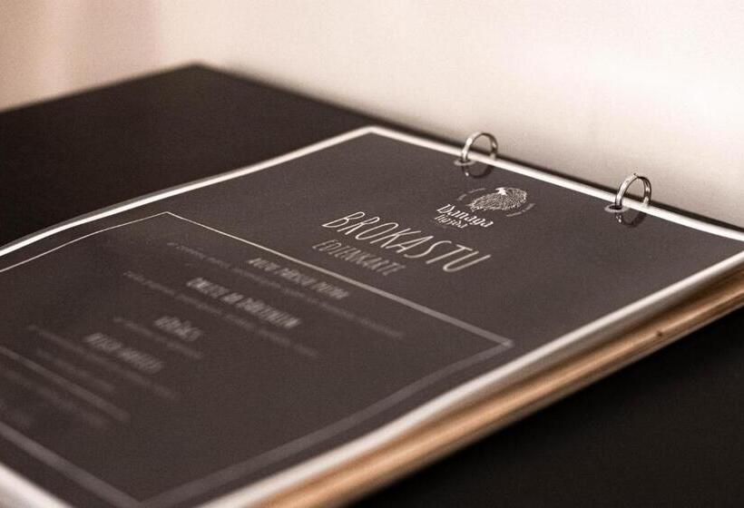 اتاق خانوادگی, Vanaga Ligzda