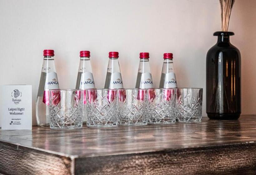 اتاق خانوادگی, Vanaga Ligzda