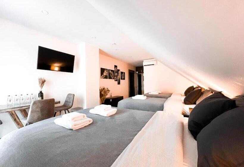 اتاق خانوادگی, Vanaga Ligzda