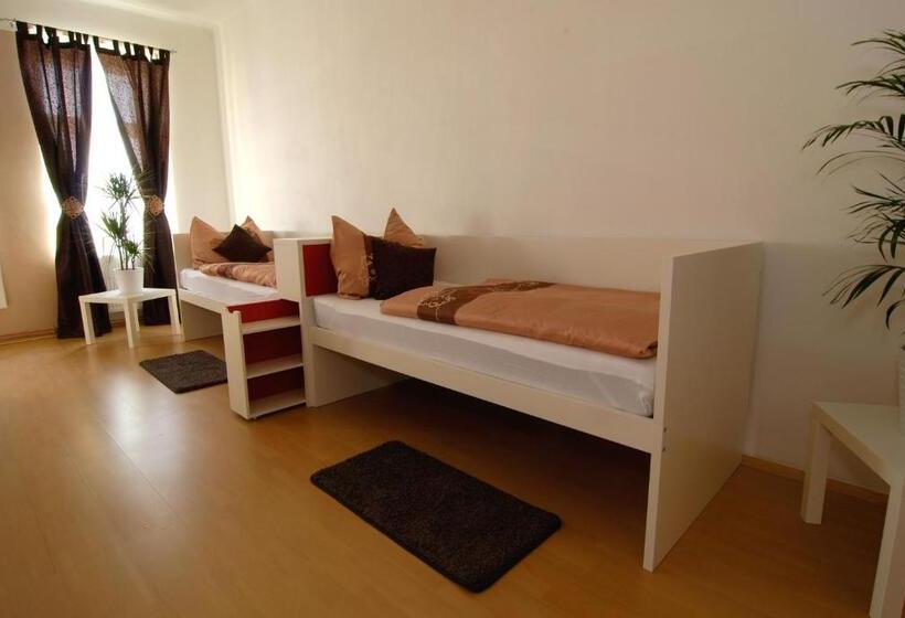 标准四人间共用浴室, Fontana Pizzeria   Pension