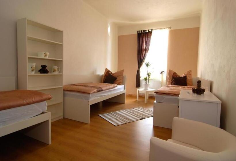 标准三人间共用浴室, Fontana Pizzeria   Pension