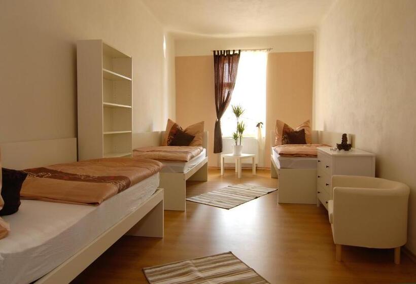 标准三人间共用浴室, Fontana Pizzeria   Pension