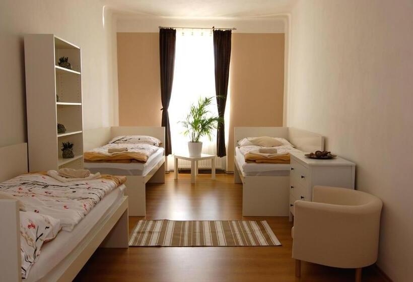 标准三人间共用浴室, Fontana Pizzeria   Pension