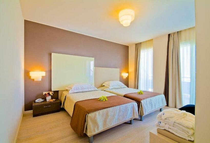 수피리어 룸 측면 바다 전망, Majestic Beach Hotel & Wellness