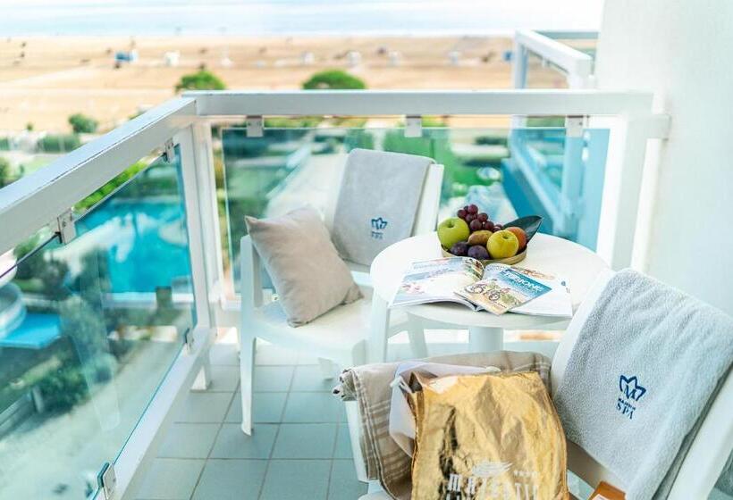 Комфортабельный номер с боковым видом на море, Majestic Beach Hotel & Wellness
