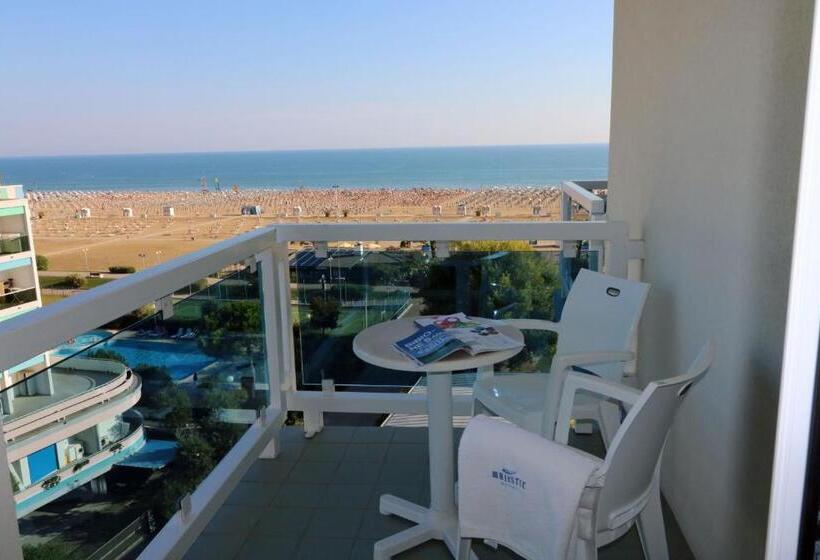 컴포트 트리플 룸, Majestic Beach Hotel & Wellness