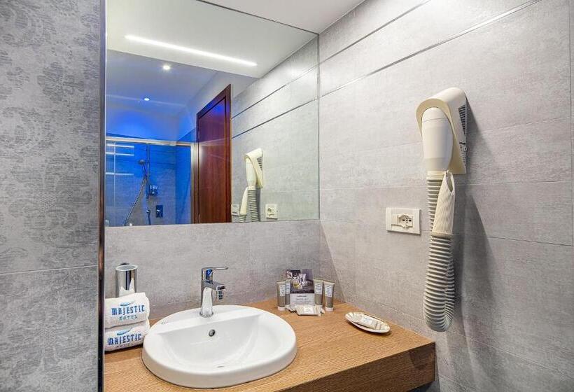 수피리어 트리플 룸, Majestic Beach Hotel & Wellness