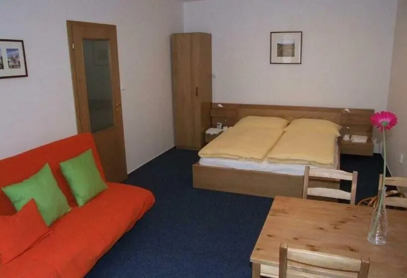 استودیوی استاندارد, Pension Mikulov